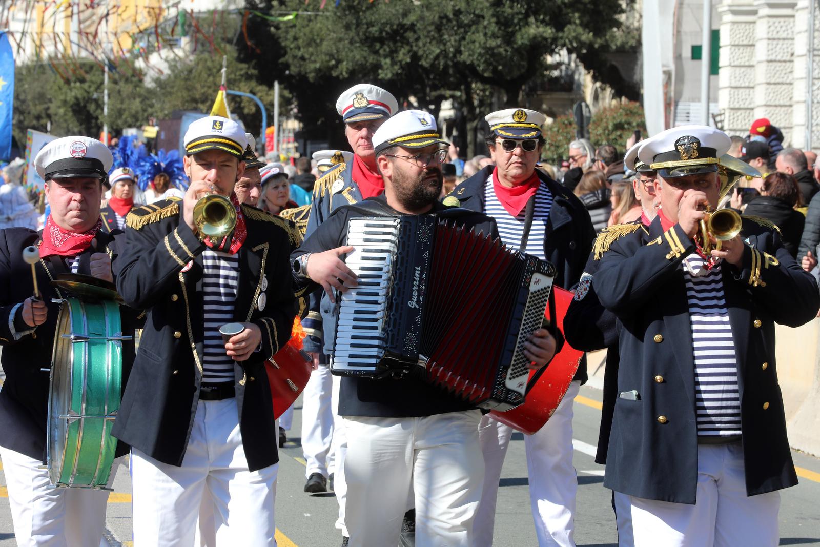 Rijeka: Povorka makara na Rije?kom karnevalu Rijeka: Povorka makara na Rije?kom karnevalu