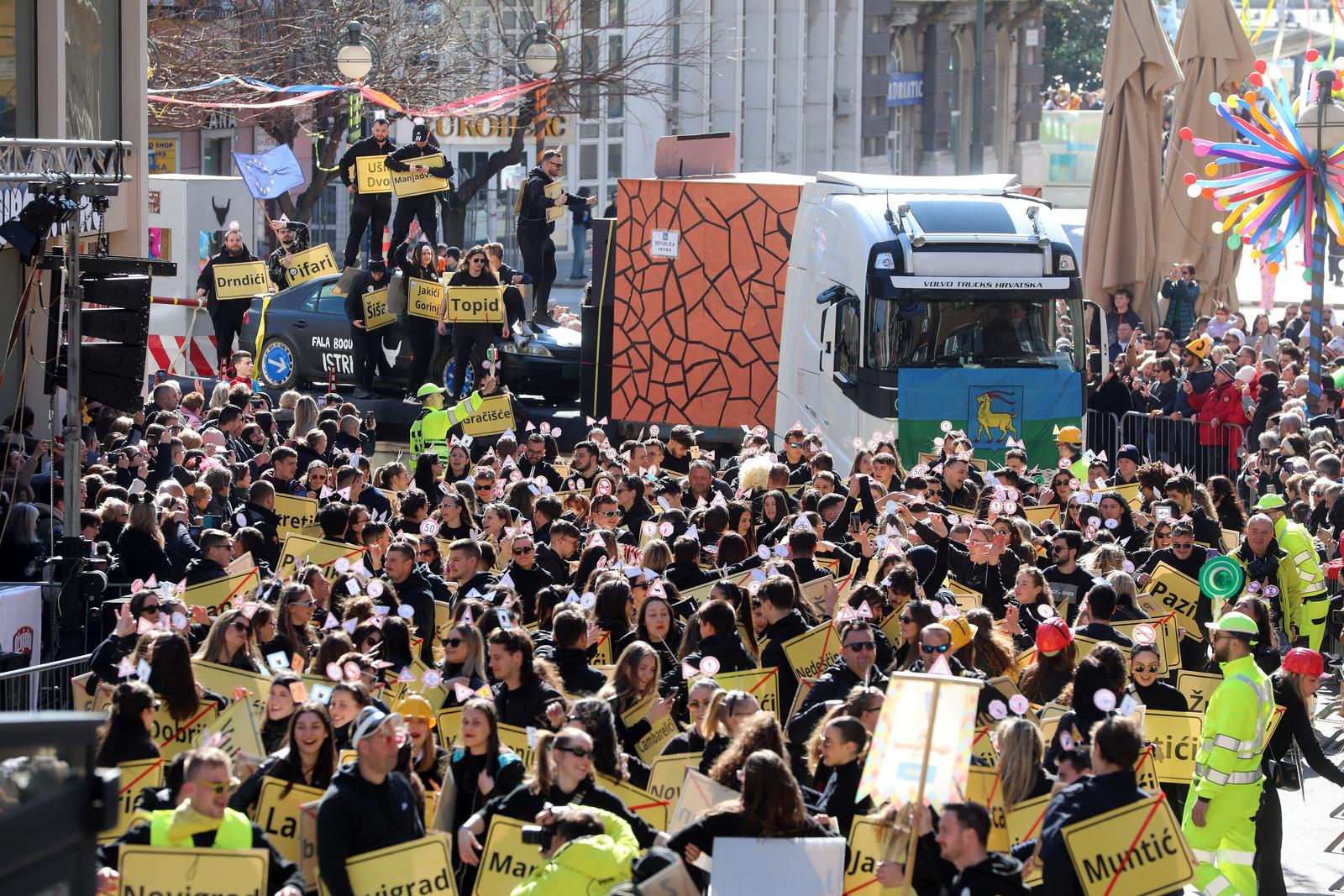 Rijeka: Povorka maškara na Riječkom karnevalu Rijeka: Povorka maškara na Riječkom karnevalu