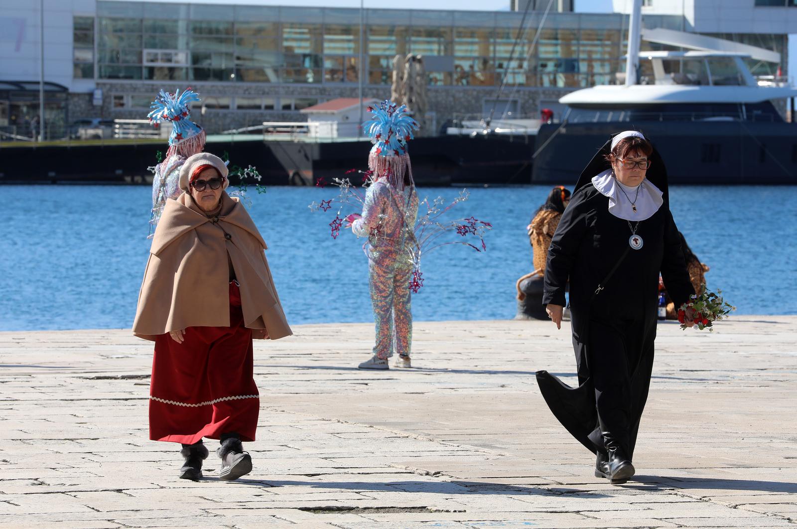 Rijeka: Povorka makara na Rije?kom karnevalu Rijeka: Povorka makara na Rije?kom karnevalu