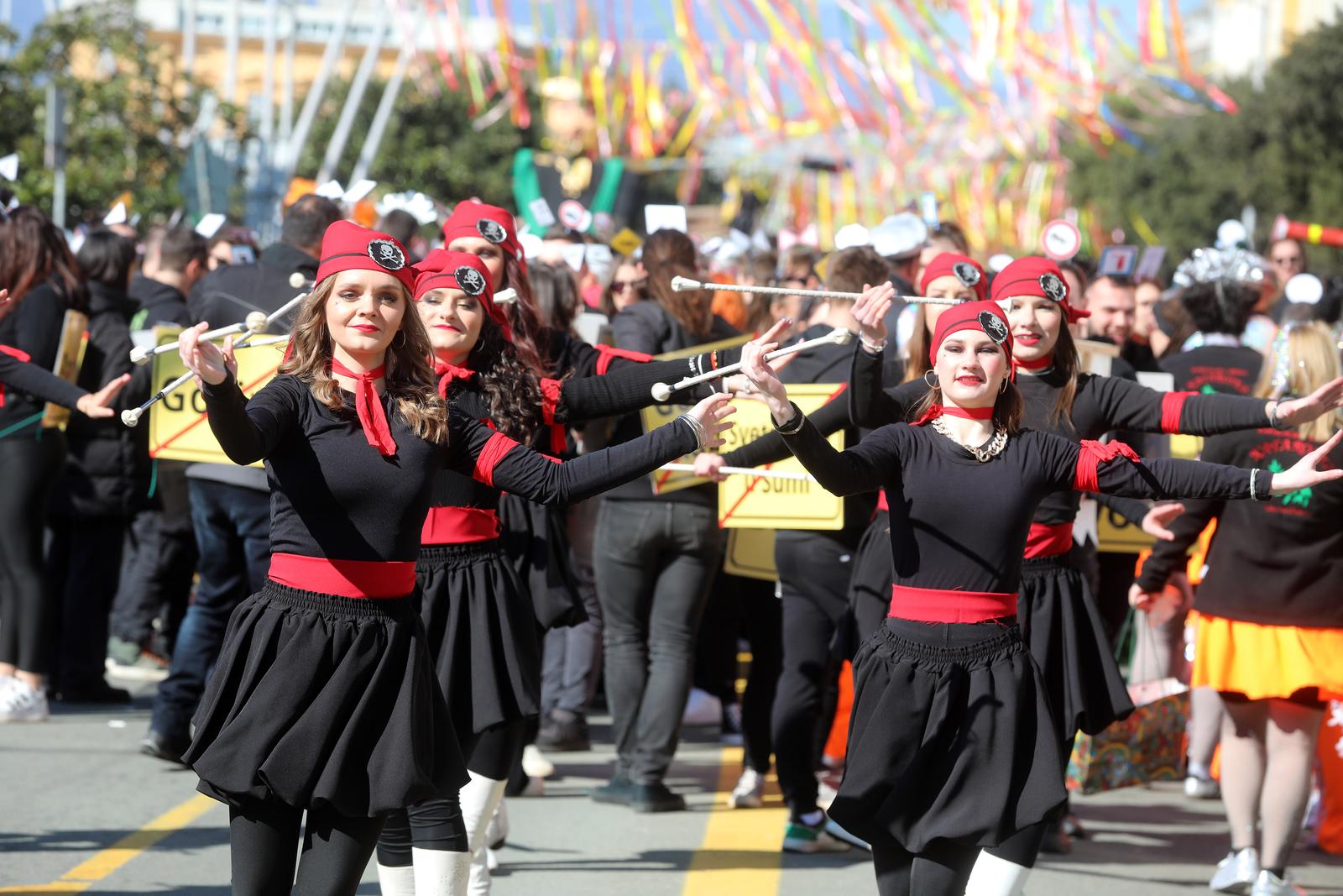 Rijeka: Povorka maškara na Riječkom karnevalu Rijeka: Povorka maškara na Riječkom karnevalu