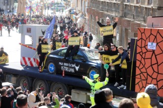 Rijeka: Povorka makara na Rije?kom karnevalu Rijeka: Povorka makara na Rije?kom karnevalu