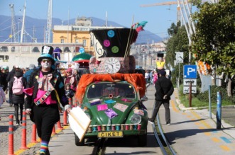 Rijeka: Povorka makara na Rije?kom karnevalu Rijeka: Povorka makara na Rije?kom karnevalu