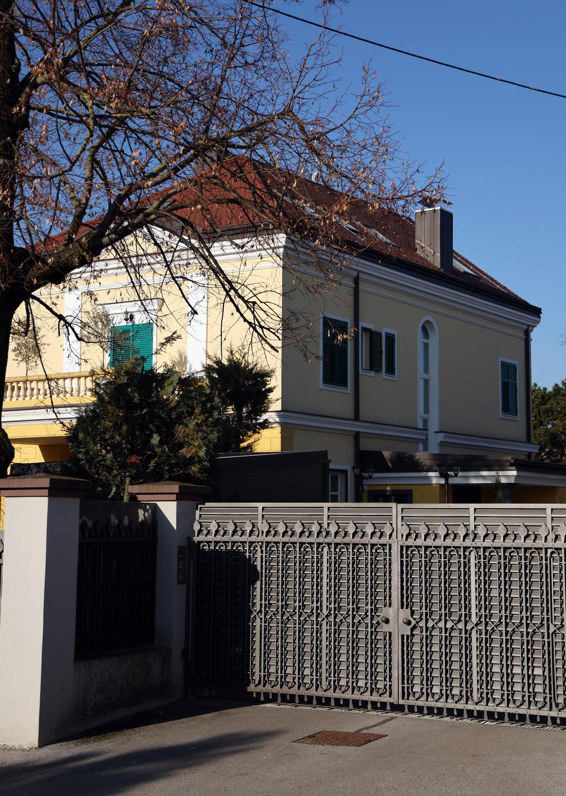 Zagreb: Ba?ena bomba u dvorite ku?e Andyja Bare