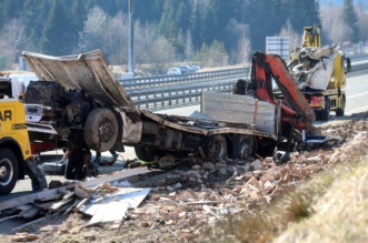 Ravna gora: Prevrnuti šleper na A6 kod odmorišta Kupjak