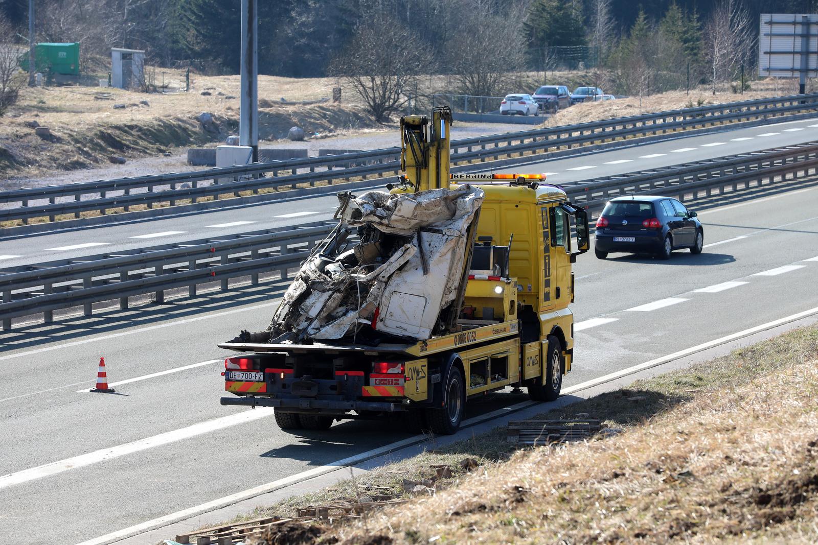 Ravna gora: Prevrnuti leper na A6 kod odmorita Kupjak