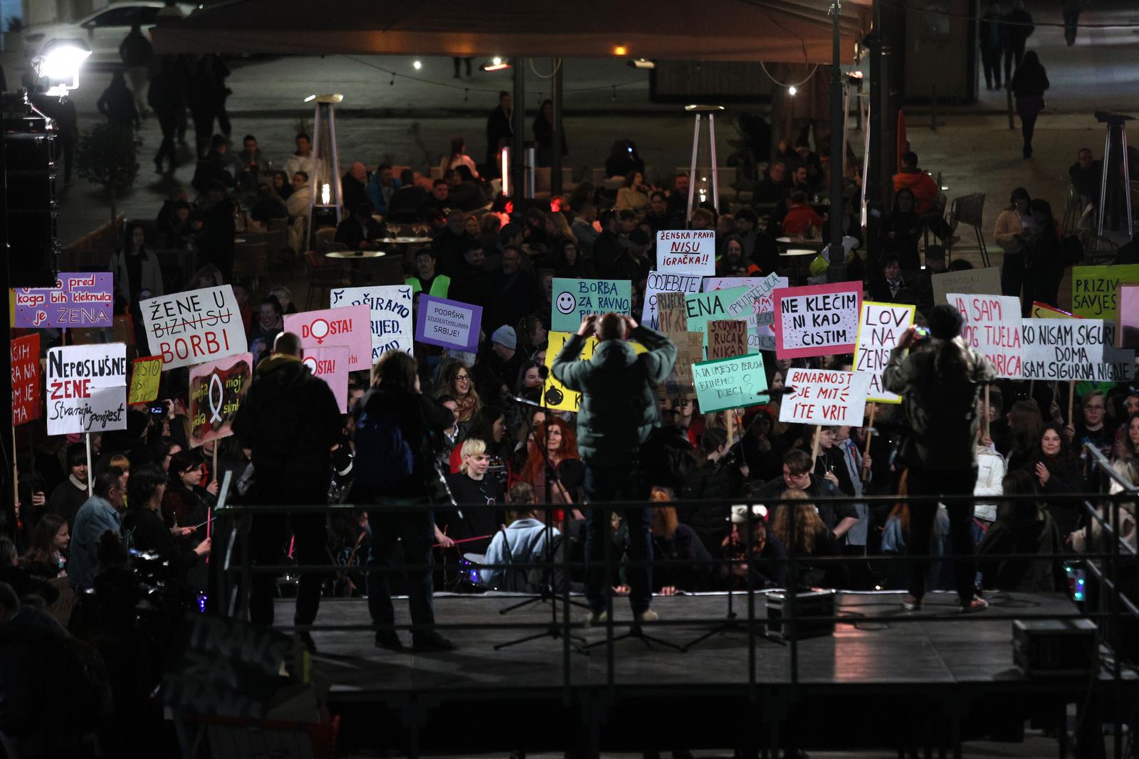 U Rijeci održan Noćni marž povodom Međunarodnog dana žena U Rijeci održan Noćni marž povodom Međunarodnog dana žena