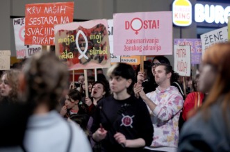 U Rijeci održan Noćni marž povodom Međunarodnog dana žena U Rijeci održan Noćni marž povodom Međunarodnog dana žena