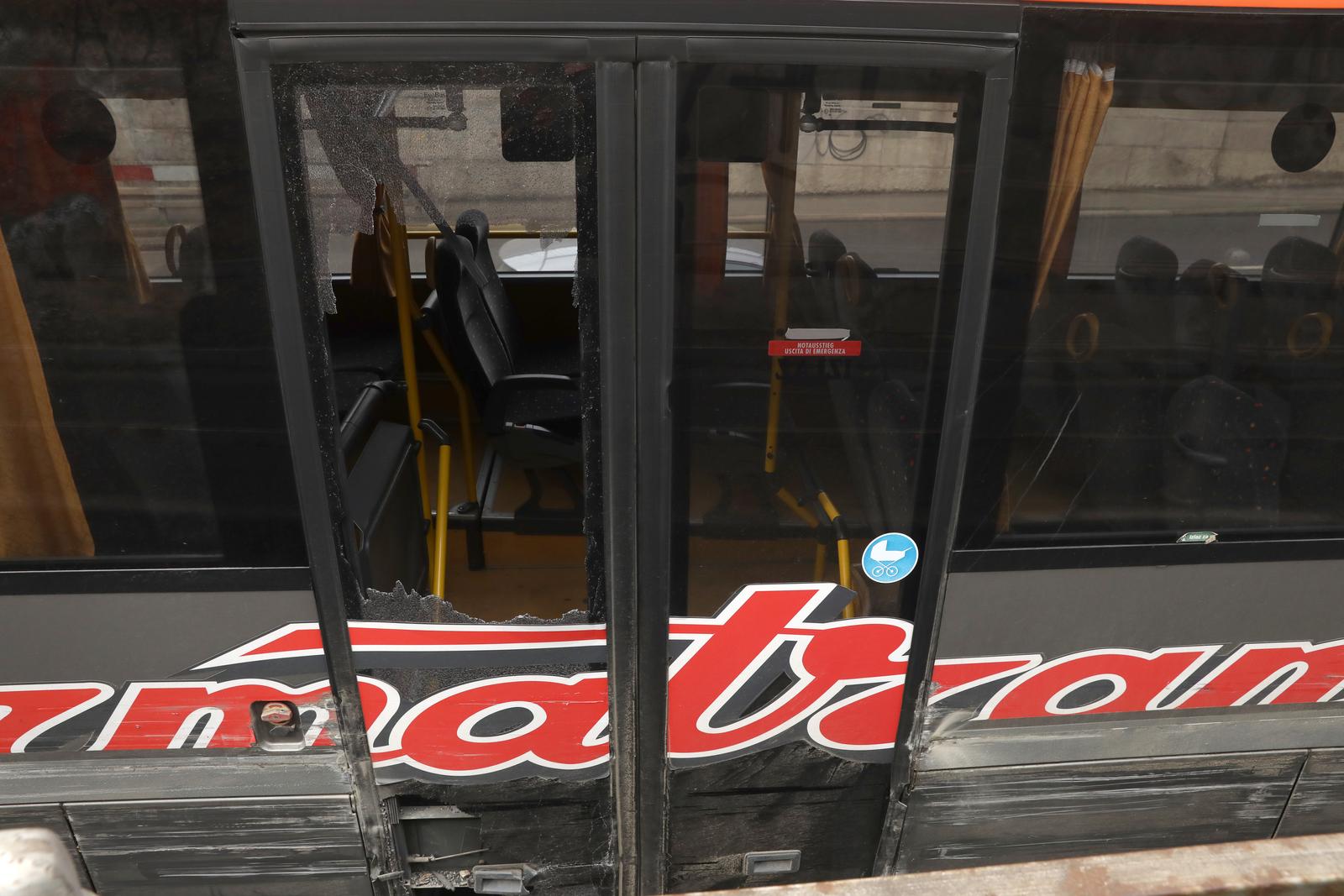 Autobus zaglavio u podvonjaku u Zagrebu