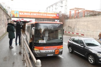 Autobus zaglavio u podvonjaku u Zagrebu