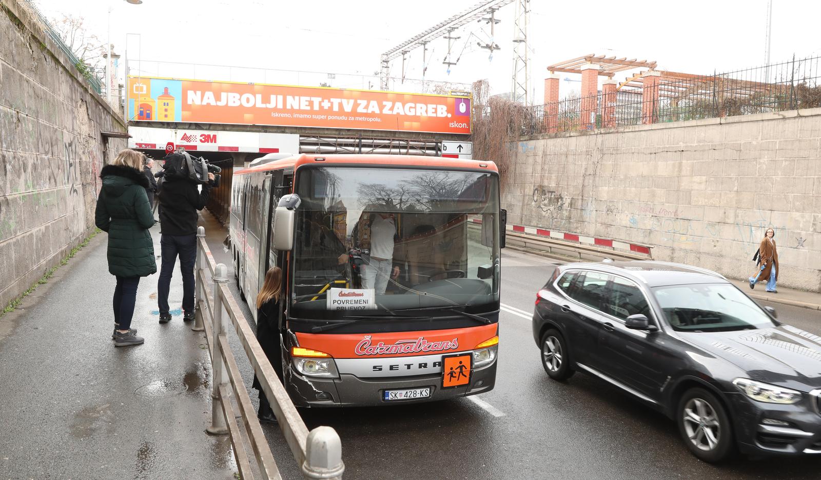 Autobus zaglavio u podvonjaku u Zagrebu
