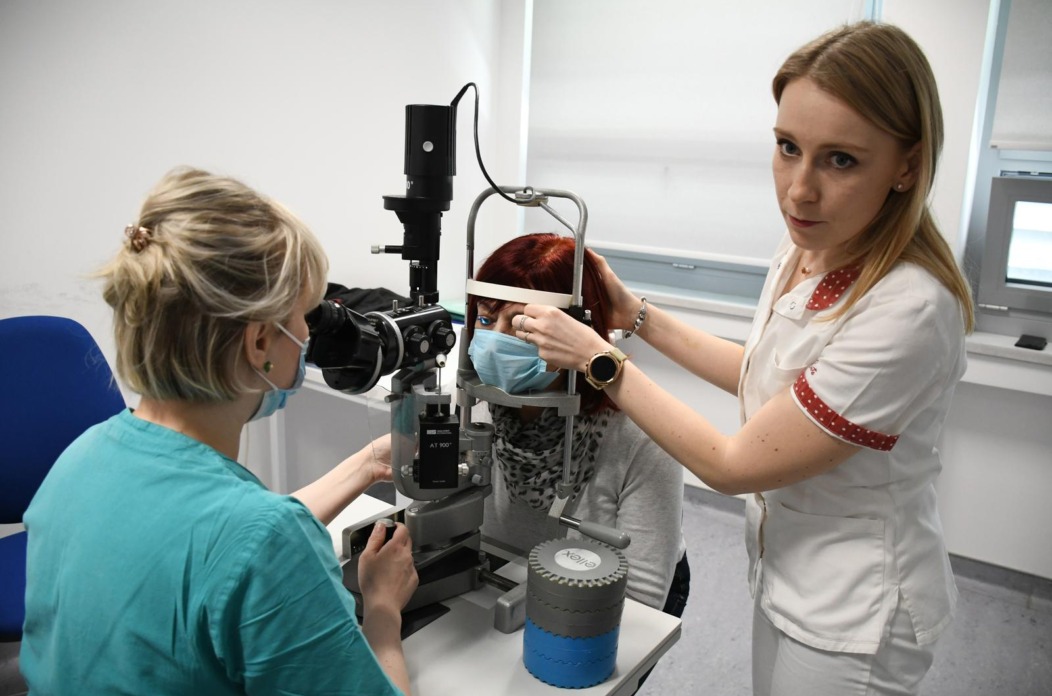 Bjelovar: U Tjednu oftalmologije očnom pregledu odazvali se župan Marušić i biskup Huzjak Bjelovar: U Tjednu oftalmologije očnom pregledu odazvali se župan Marušić i biskup Huzjak