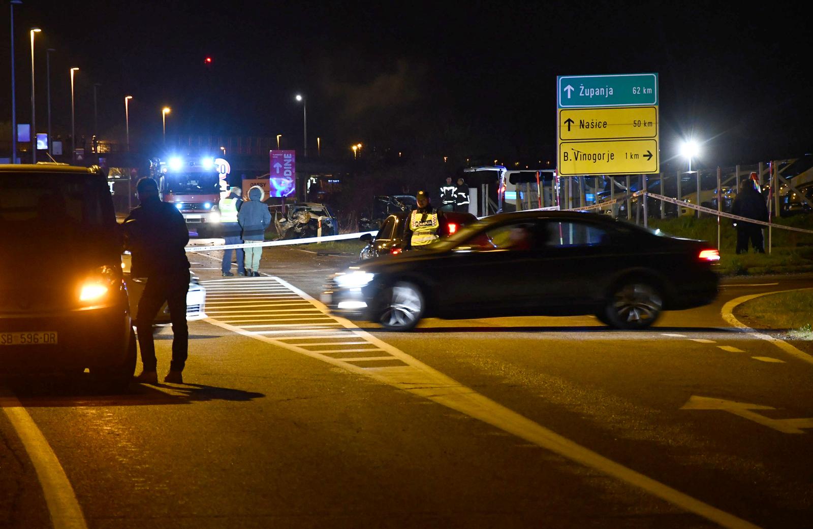 Slavonski Brod: U teškoj prometnoj nesreći smrtno stradale dvije osobe Slavonski Brod: U teškoj prometnoj nesreći smrtno stradale dvije osobe