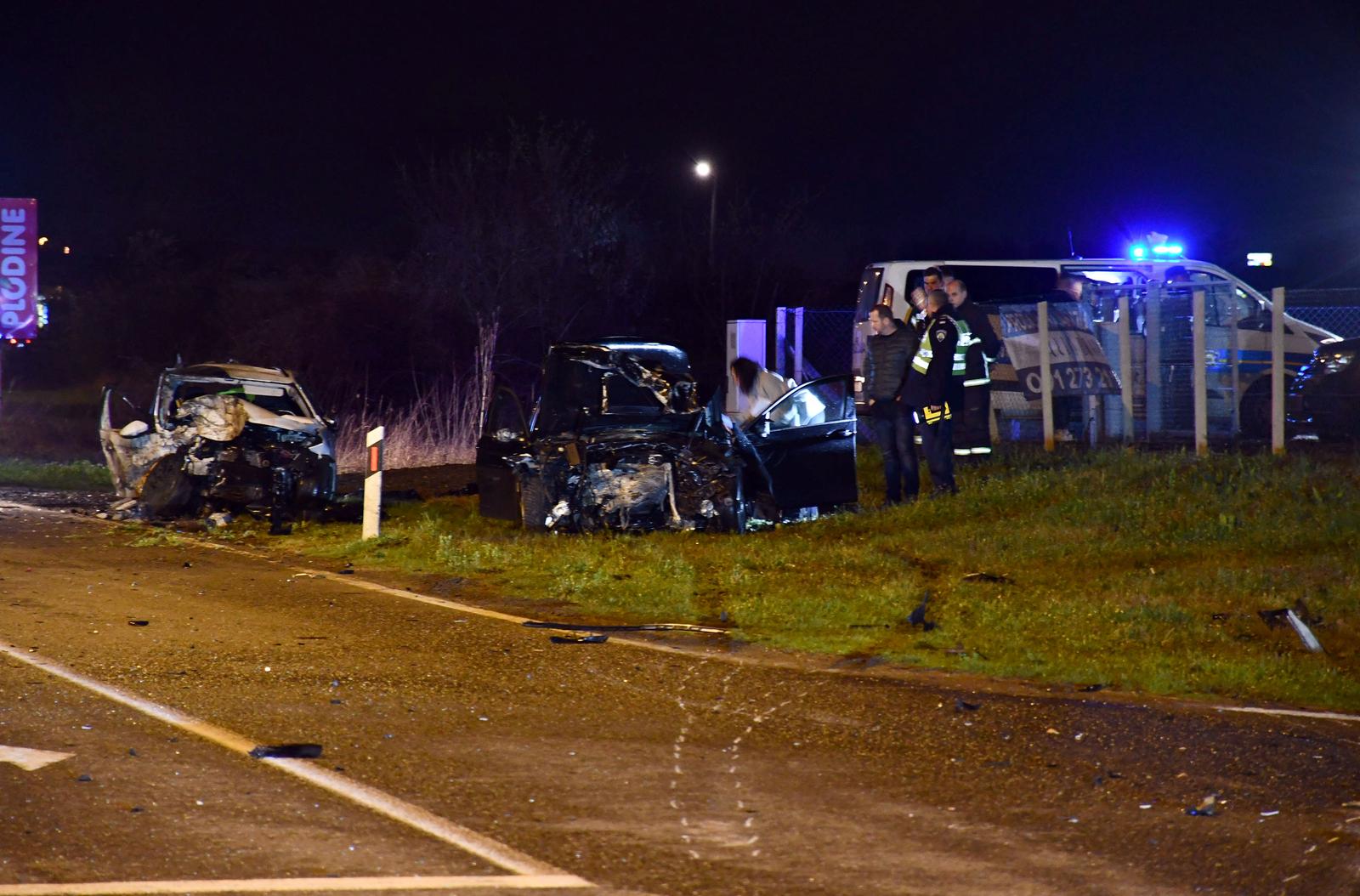 Slavonski Brod: U teškoj prometnoj nesreći smrtno stradale dvije osobe Slavonski Brod: U teškoj prometnoj nesreći smrtno stradale dvije osobe