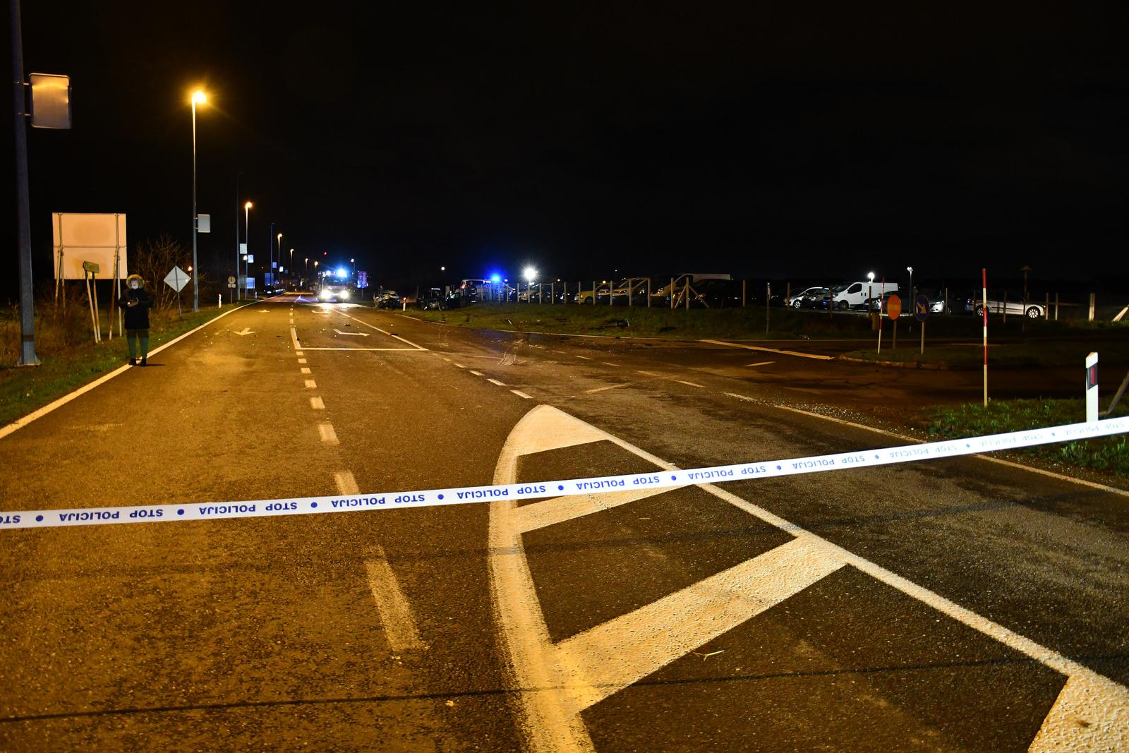 Slavonski Brod: U teškoj prometnoj nesreći smrtno stradale dvije osobe Slavonski Brod: U teškoj prometnoj nesreći smrtno stradale dvije osobe