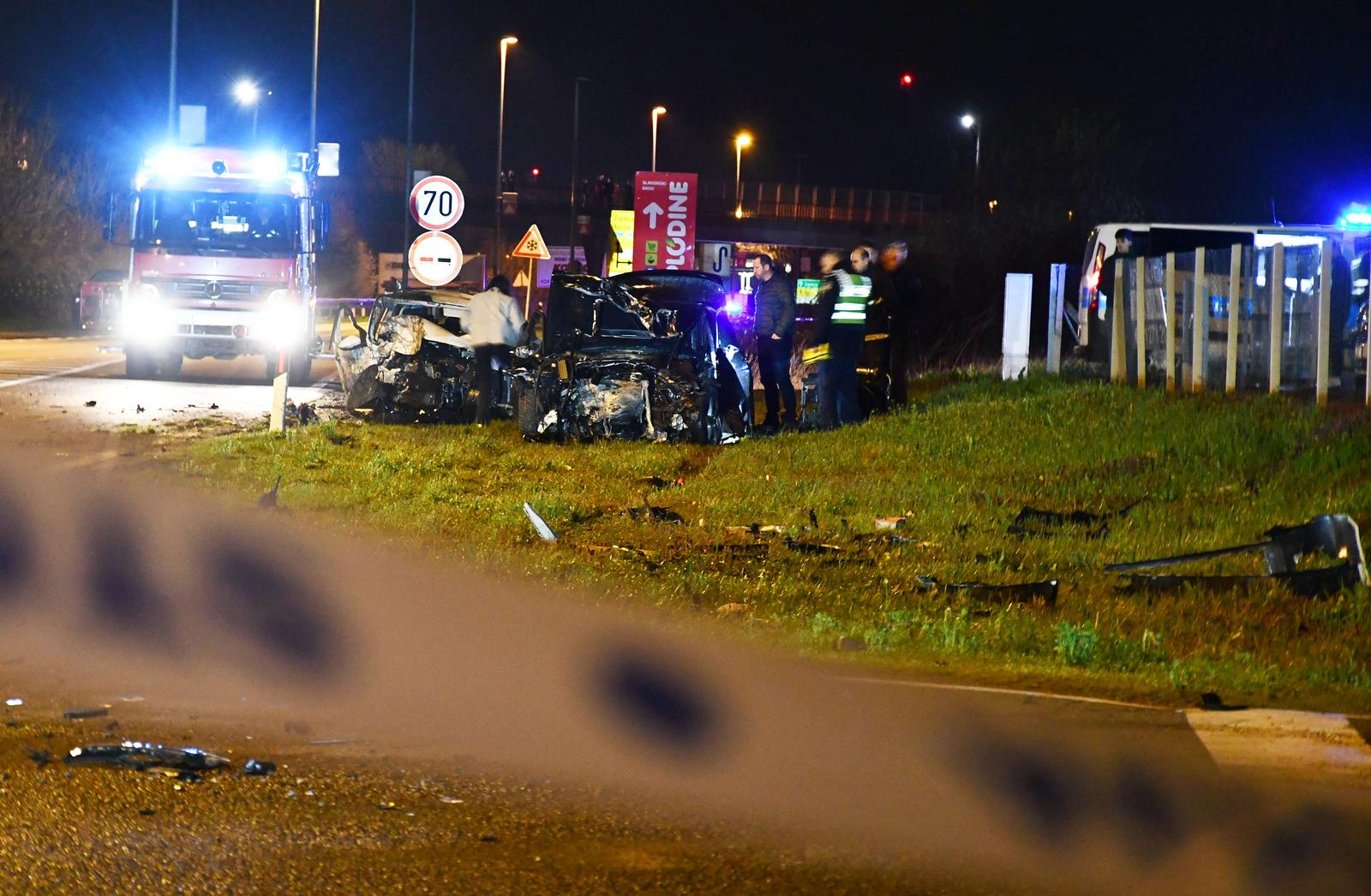 Slavonski Brod: U teškoj prometnoj nesreći smrtno stradale dvije osobe Slavonski Brod: U teškoj prometnoj nesreći smrtno stradale dvije osobe