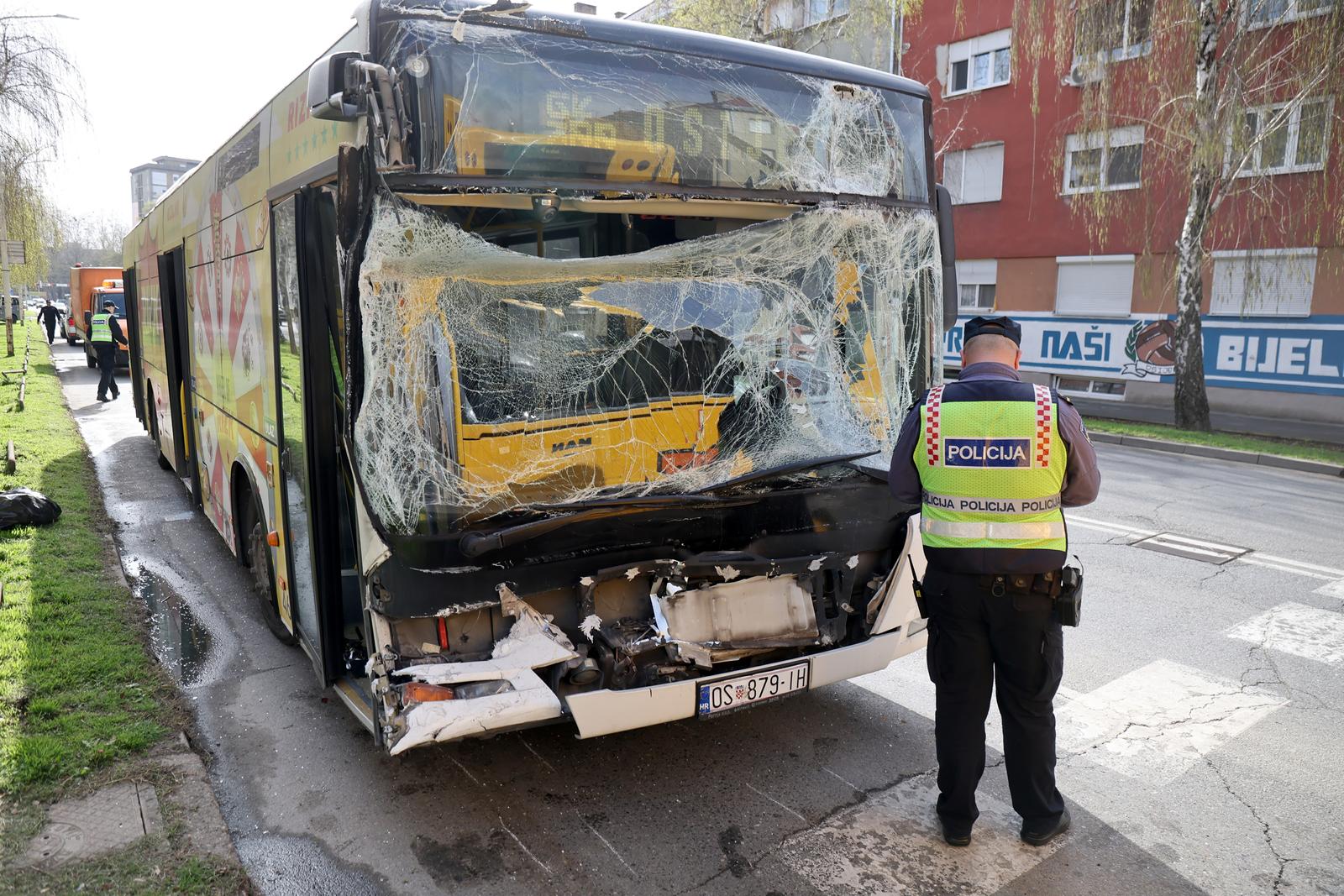 Sudarila se dva autobusa u Osijeku, ozlijeđeno najmanje 15 ljudi