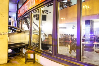 Na križanju Vukovarske i Savske ulice u Zagrebu, sudarila su se dva automobila, jedan završio u restoranu Na križanju Vukovarske i Savske ulice u Zagrebu, sudarila su se dva automobila, jedan završio u restoranu