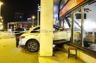 Na križanju Vukovarske i Savske ulice u Zagrebu, sudarila su se dva automobila, jedan završio u restoranu Na križanju Vukovarske i Savske ulice u Zagrebu, sudarila su se dva automobila, jedan završio u restoranu