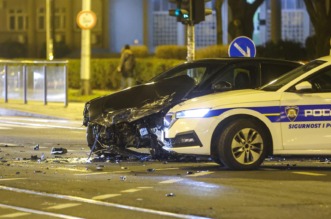 Na križanju Vukovarske i Savske ulice u Zagrebu, sudarila su se dva automobila, jedan završio u restoranu Na križanju Vukovarske i Savske ulice u Zagrebu, sudarila su se dva automobila, jedan završio u restoranu