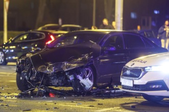 Na križanju Vukovarske i Savske ulice u Zagrebu, sudarila su se dva automobila, jedan završio u restoranu Na križanju Vukovarske i Savske ulice u Zagrebu, sudarila su se dva automobila, jedan završio u restoranu
