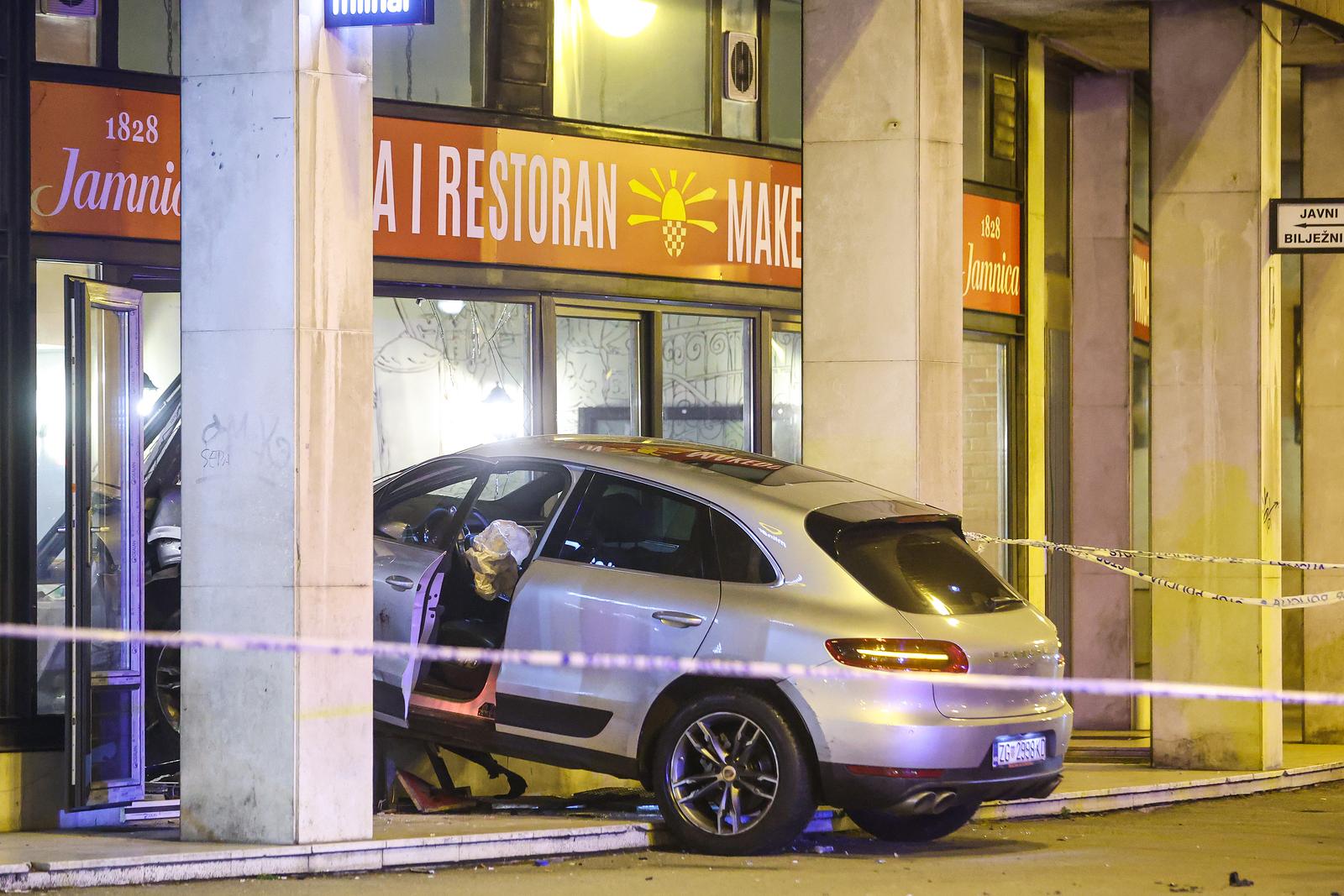 Na križanju Vukovarske i Savske ulice u Zagrebu, sudarila su se dva automobila, jedan završio u restoranu Na križanju Vukovarske i Savske ulice u Zagrebu, sudarila su se dva automobila, jedan završio u restoranu