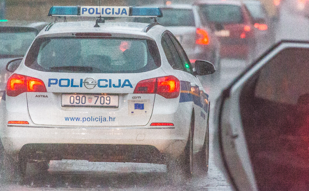 Policija Kiša Pljusak Adamićeva-2 copy Policija Kiša Pljusak Adamićeva-2 copy