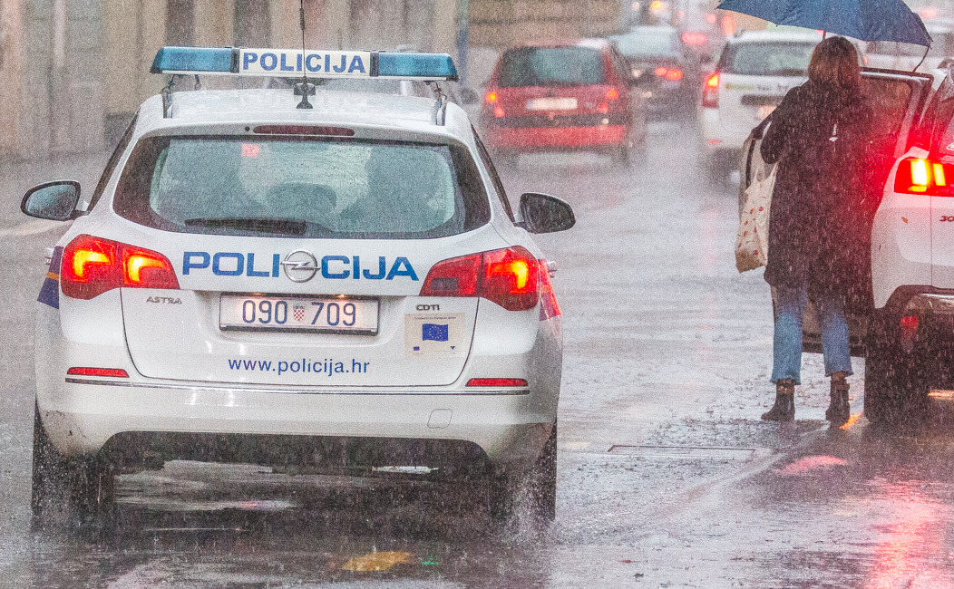Policija Kiša Pljusak Adamićeva- copy