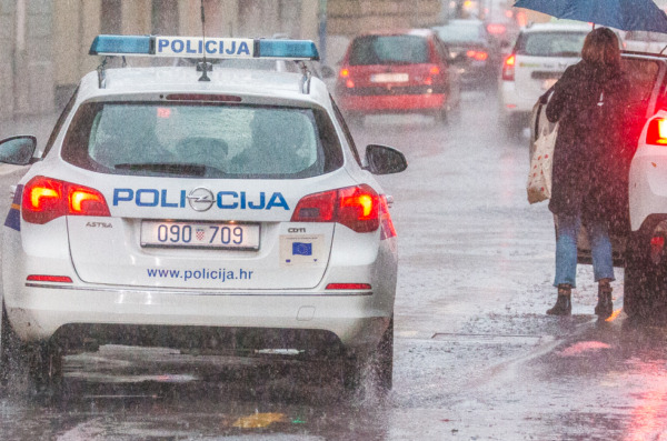 Policija Kiša Pljusak Adamićeva- copy