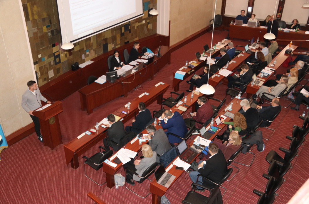 Savjet-mladih-na-33.-sjednici-Gradskog-vijeca (1) Savjet-mladih-na-33.-sjednici-Gradskog-vijeca (1)