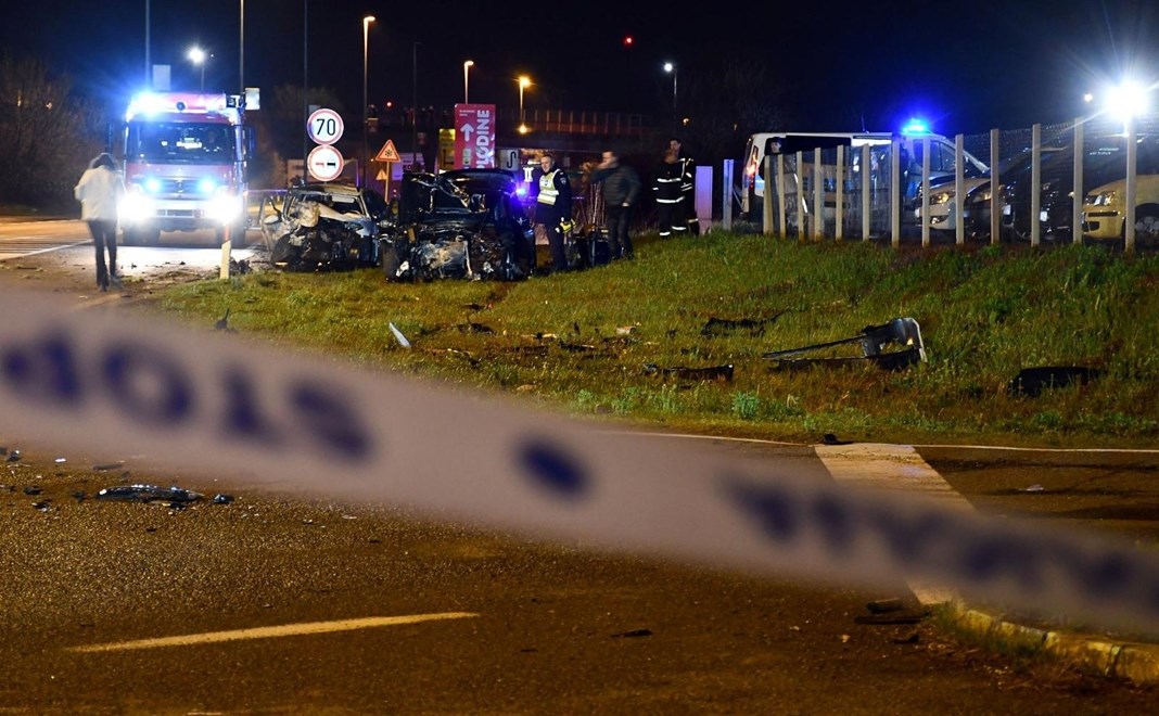 b818cf04-0b65-4ae4-be2b-3641f923c5d6 b818cf04-0b65-4ae4-be2b-3641f923c5d6