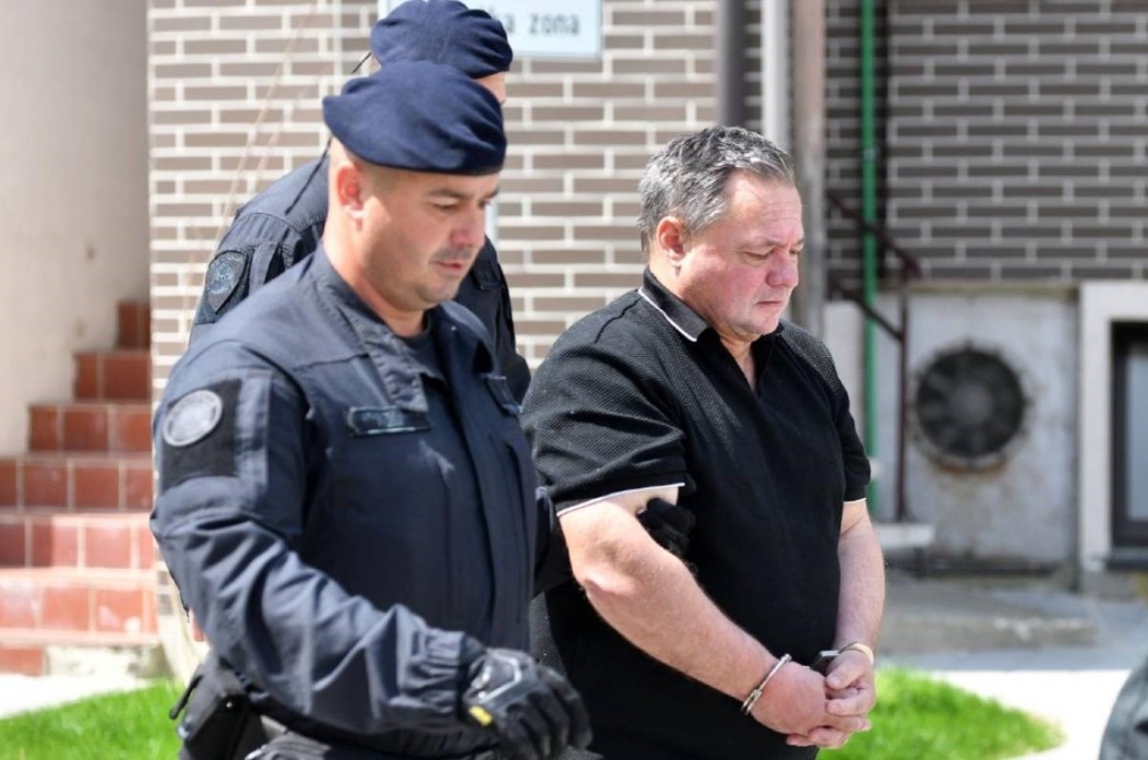 3e1e032b-e5a1-4196-93a2-76cacc478310 3e1e032b-e5a1-4196-93a2-76cacc478310