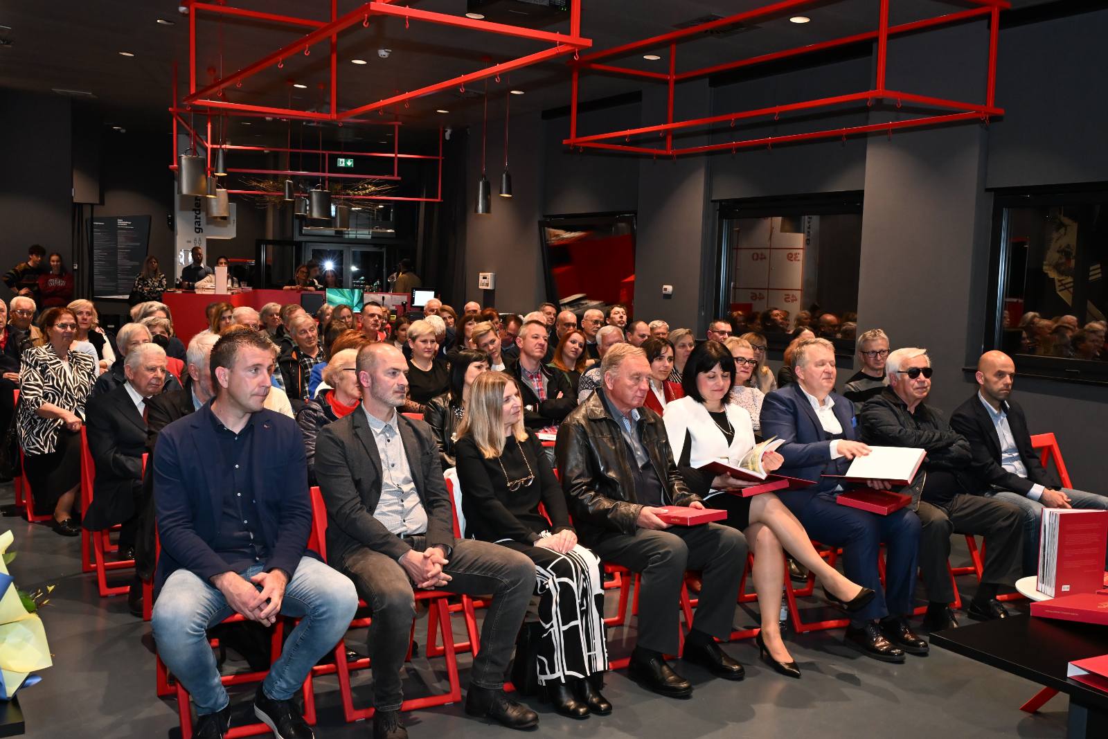 IMG-452390290b375df1cd3c027fcc2e7c2b-V