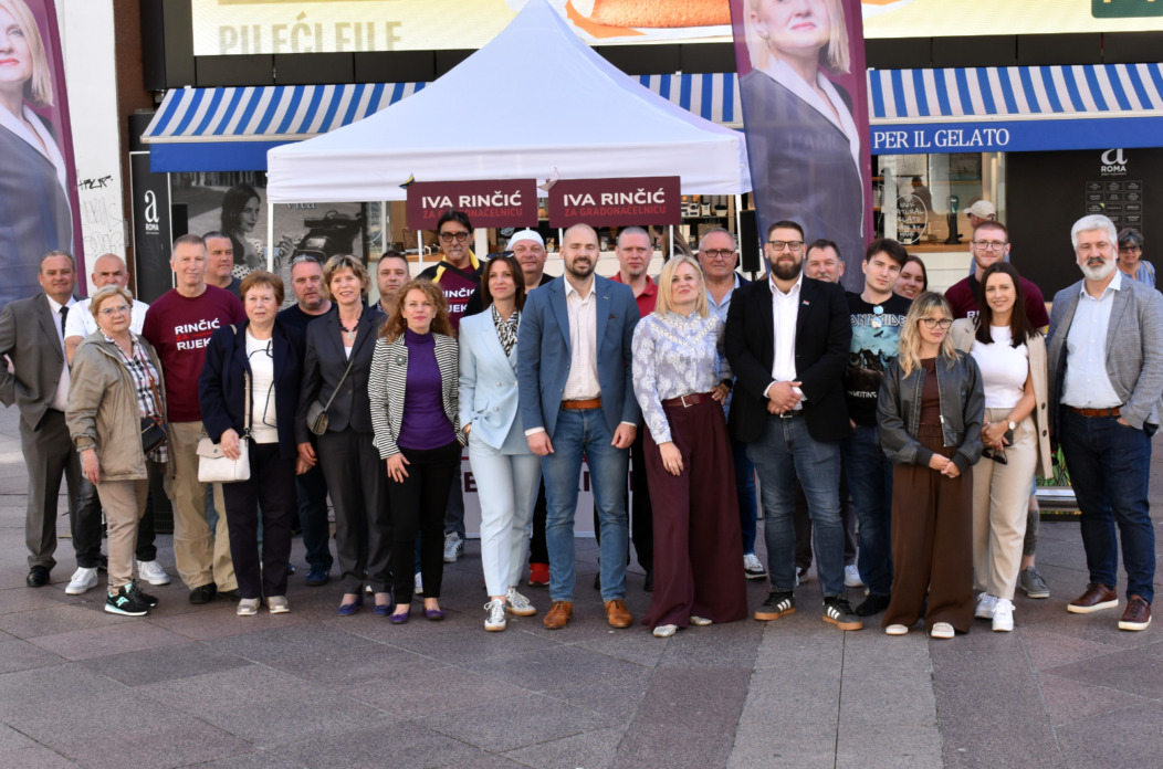 Iva Rinčić predala potpise Rijeka se budi i traži promjenu prees002 Iva Rinčić predala potpise Rijeka se budi i traži promjenu prees002