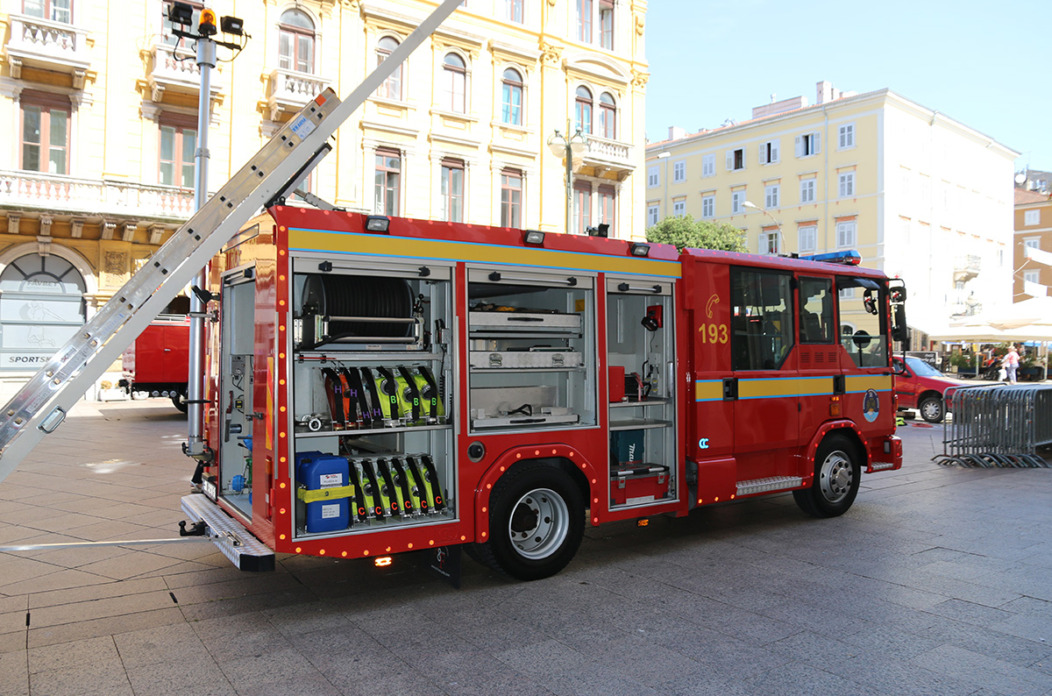 Održana-prezentacija-vatrogasne-tehnike-i-opreme-riječkih-vatrogasaca-„Vatrogasci-u-zajednici“-10