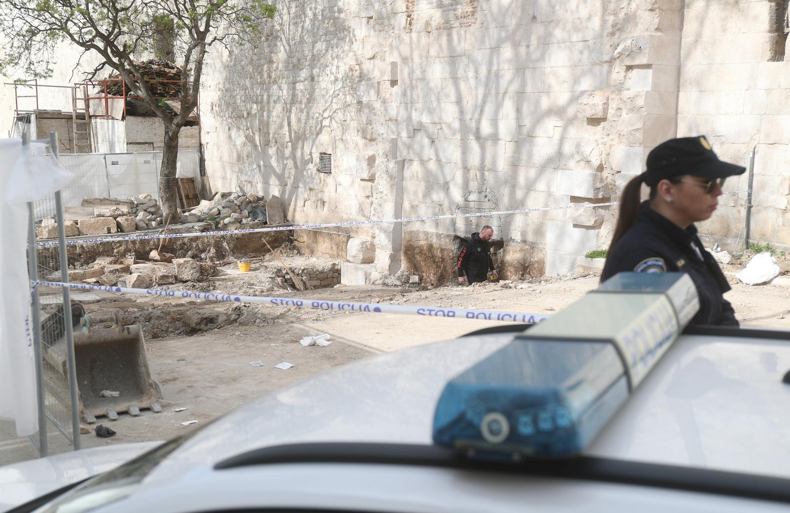 Split: Na radnika pala kamena gromada te ga priklještila, prevezen je u bolnicu Split: Na radnika pala kamena gromada te ga priklještila, prevezen je u bolnicu