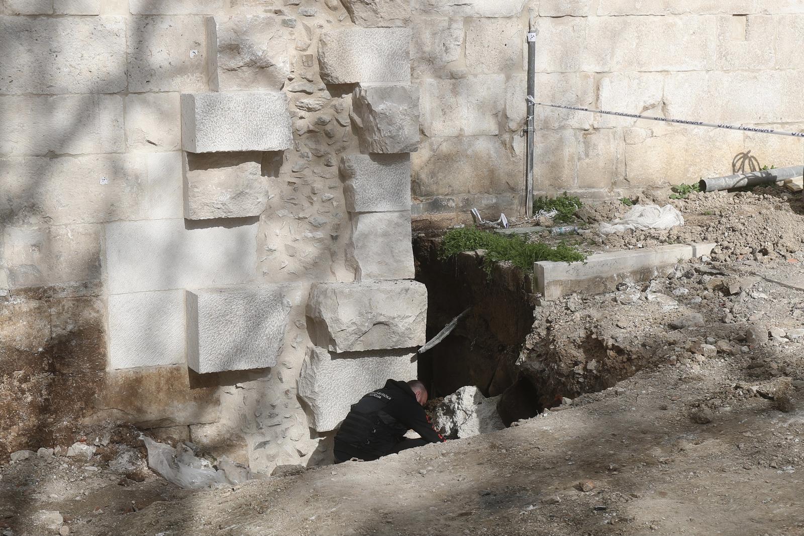 Split: Na radnika pala kamena gromada te ga priklještila, prevezen je u bolnicu Split: Na radnika pala kamena gromada te ga priklještila, prevezen je u bolnicu