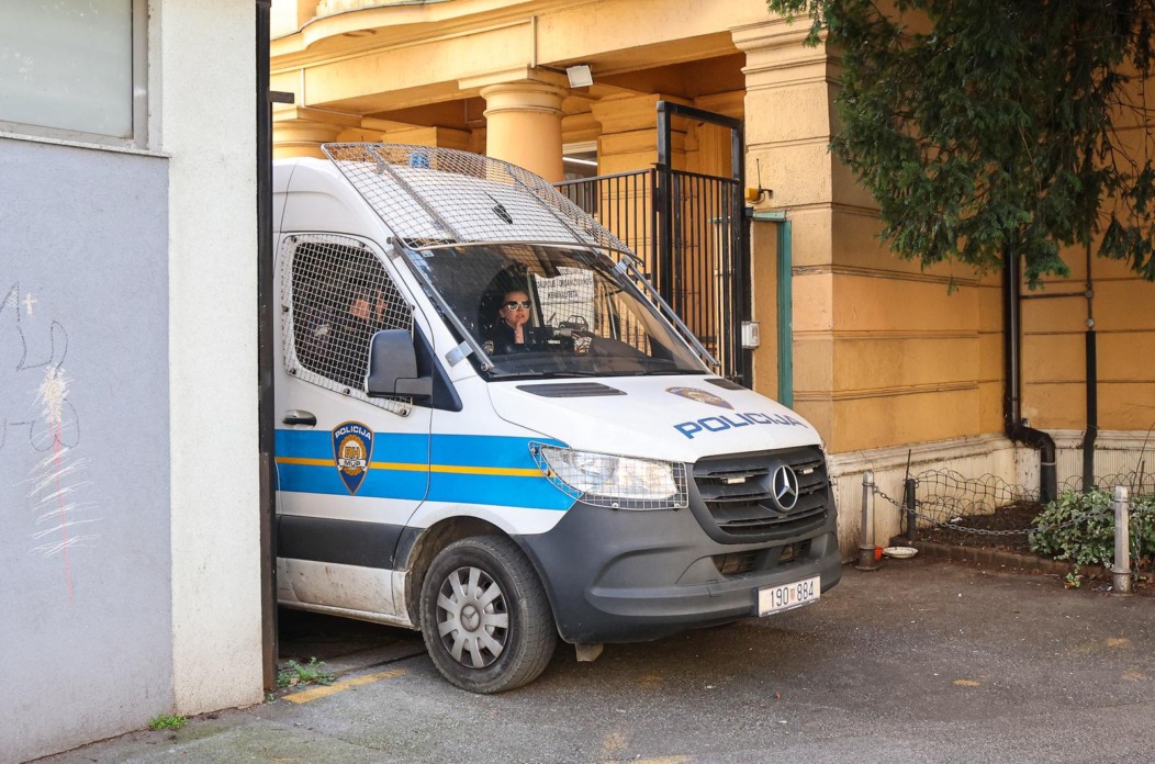 Zagreb: Policija odvodi Gorana Krunića i ostale iz USKOK-a Zagreb: Policija odvodi Gorana Krunića i ostale iz USKOK-a