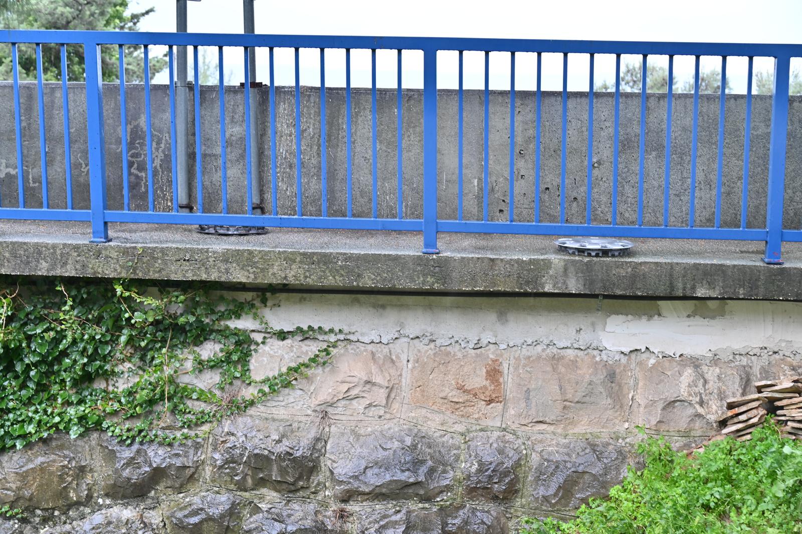 Teška prometna nesreća u Krvavici, vozilo sletjelo s magistrale i zapalilo se