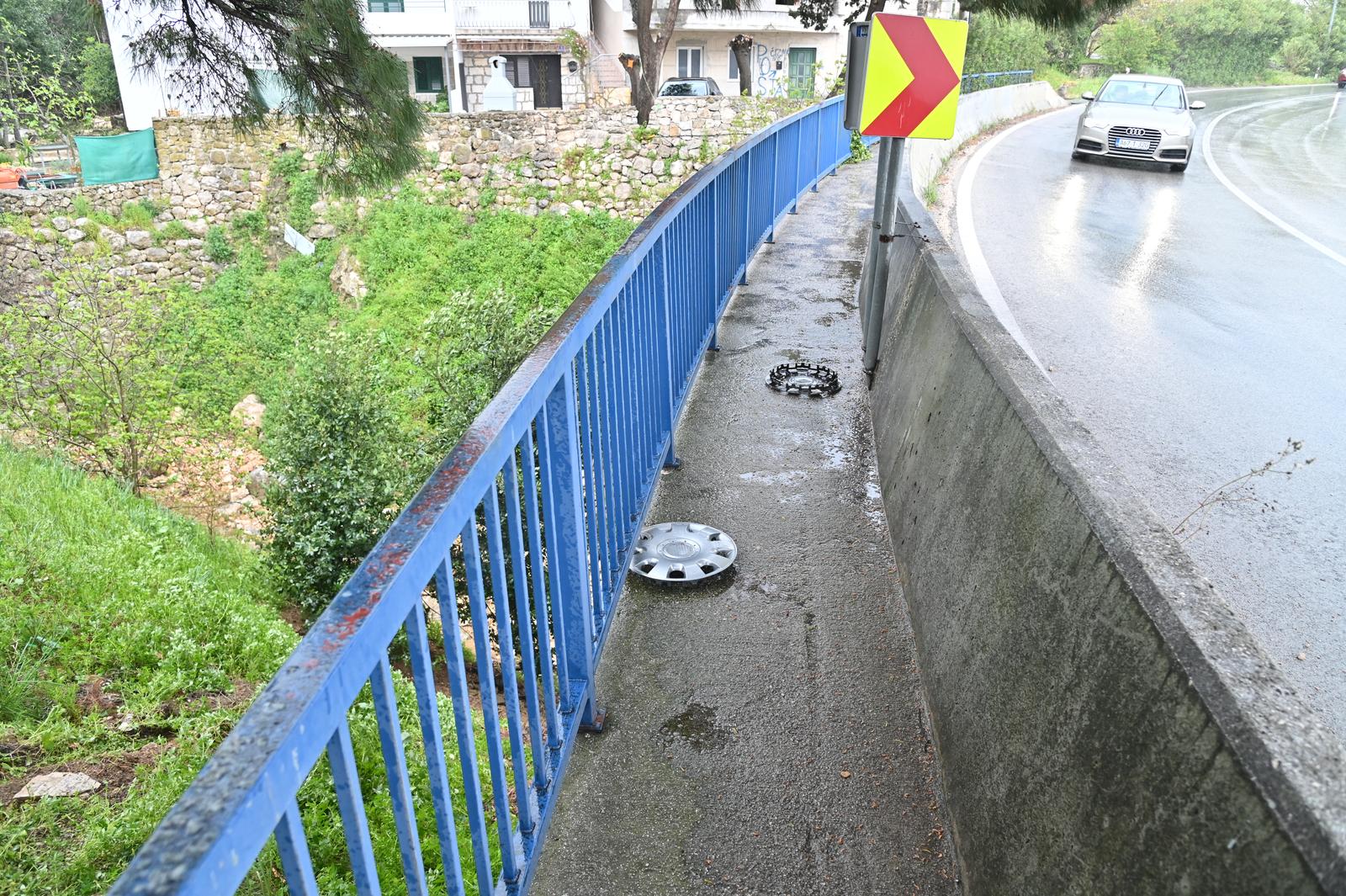 Teška prometna nesreća u Krvavici, vozilo sletjelo s magistrale i zapalilo se