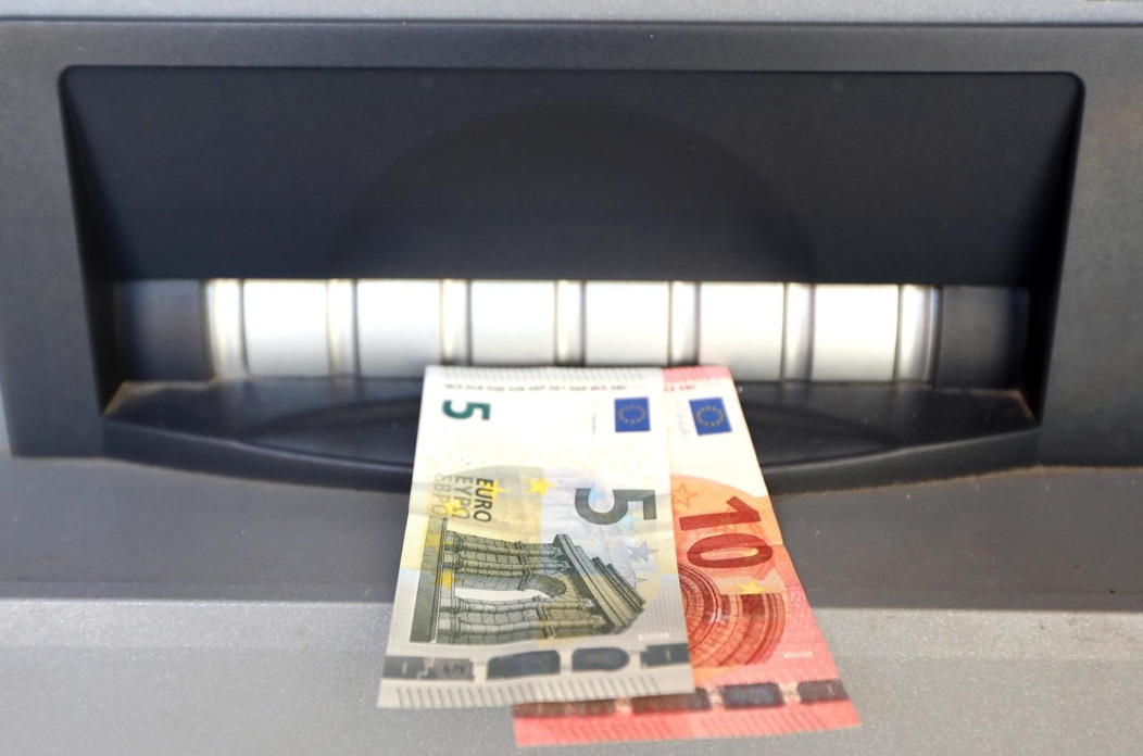 Od 16. siječnja opet plaćanje naknade na bankomatima drugih banaka Od 16. siječnja opet plaćanje naknade na bankomatima drugih banaka