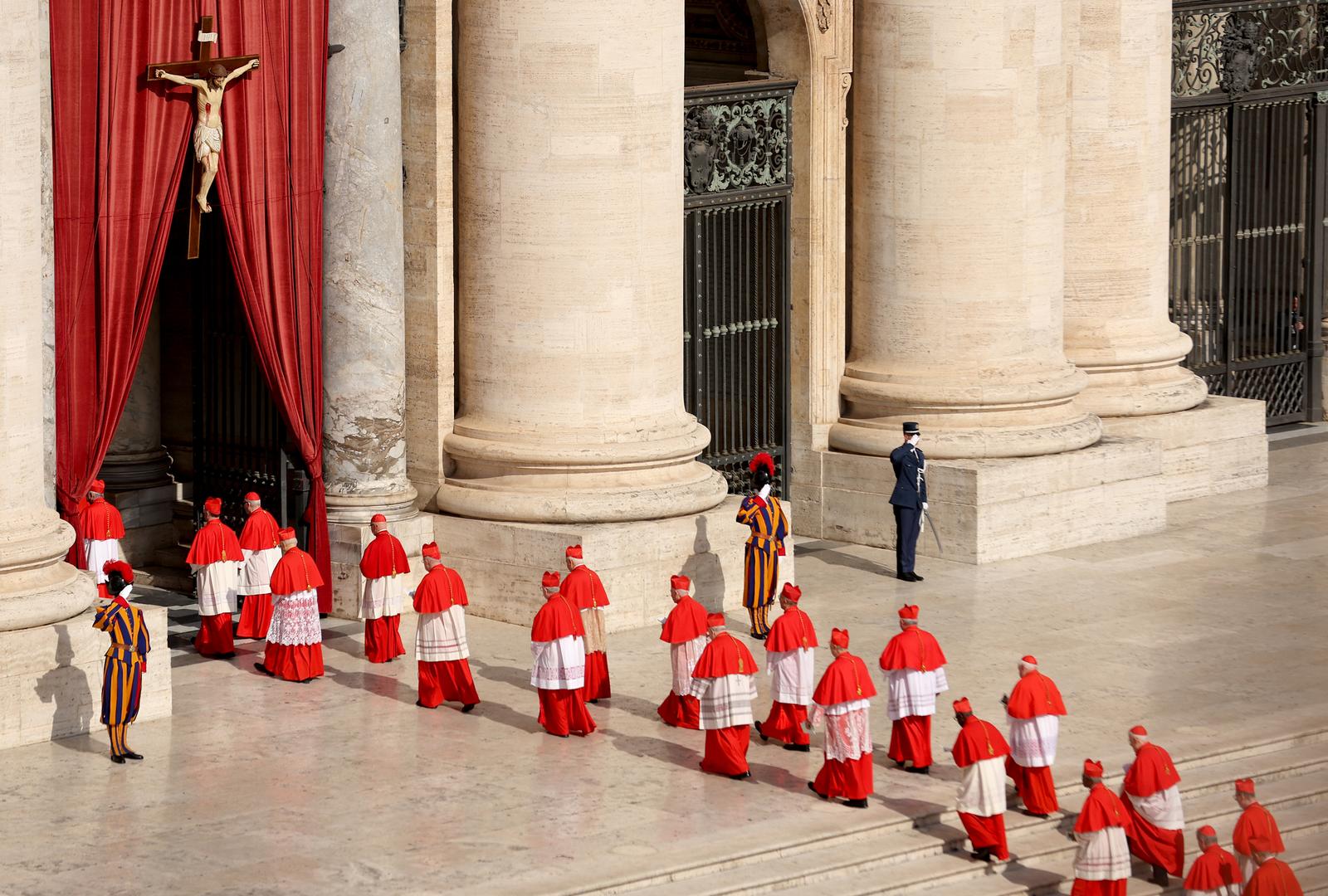 Rim: Tijelo pape Franje u procesiji premješteno u baziliku sv. Petra