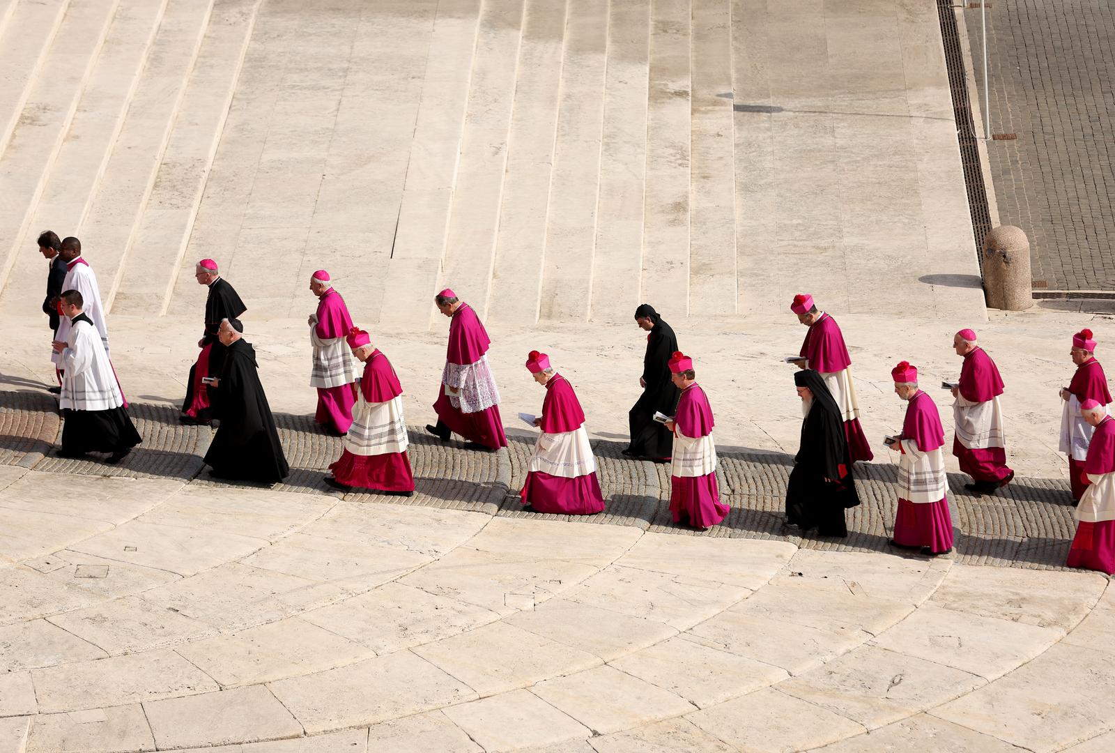 Rim: Tijelo pape Franje u procesiji premješteno u baziliku sv. Petra