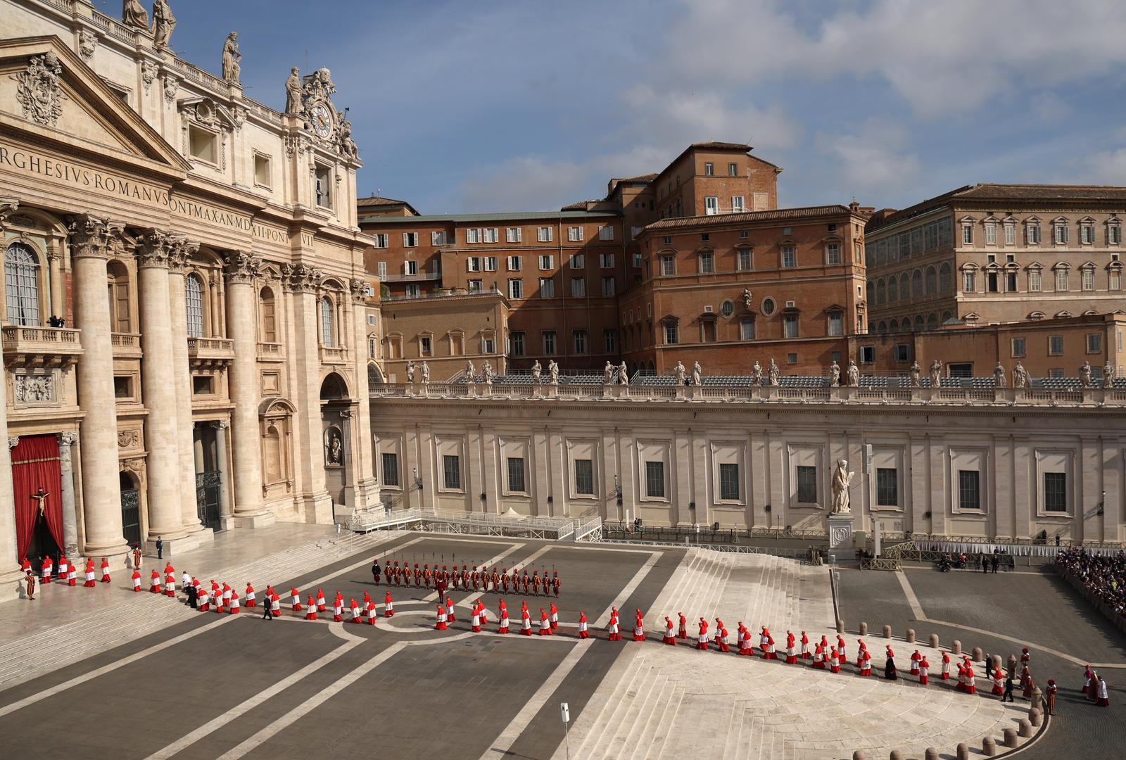 Rim: Tijelo pape Franje u procesiji premješteno u baziliku sv. Petra