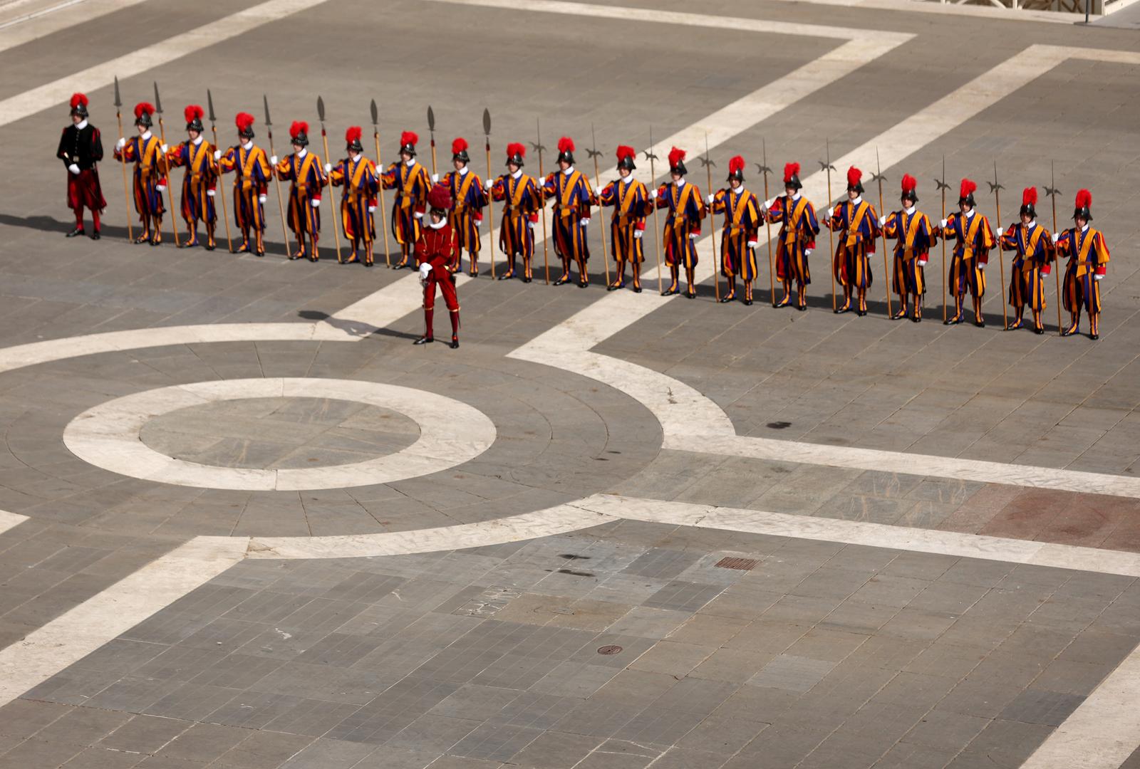 Rim: Tijelo pape Franje u procesiji premješteno u baziliku sv. Petra