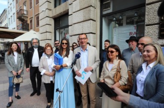 Rijeka: Marko Filipović predaje skupljene potpise za izbore