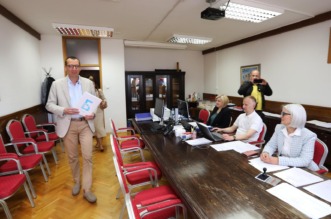 Rijeka: Marko Filipović predaje skupljene potpise za izbore