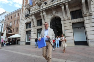 Rijeka: Marko Filipović predaje skupljene potpise za izbore