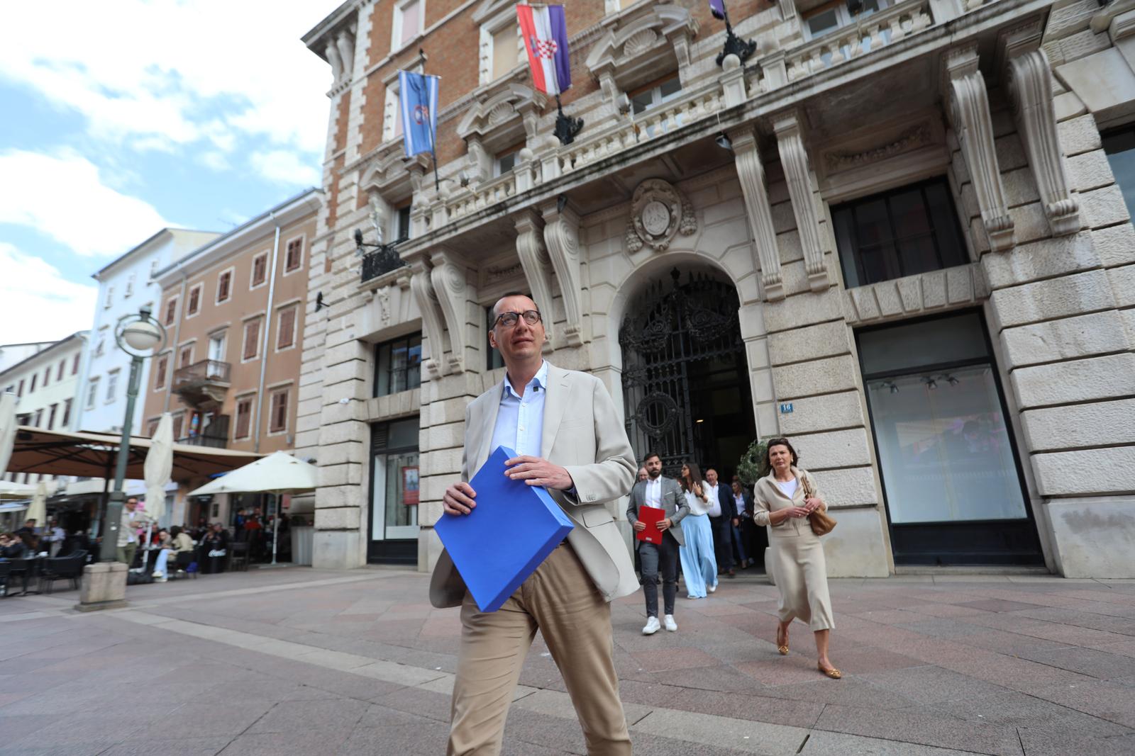 Rijeka: Marko Filipović predaje skupljene potpise za izbore