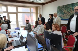 Rijeka: Marko Filipović predaje skupljene potpise za izbore