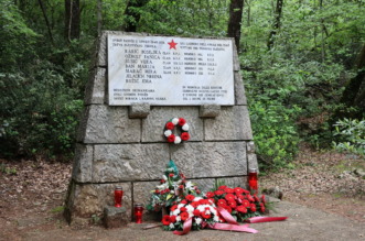 Polaganje-vijenaca-za-streljane-antifasistkinje-2